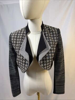 NWOT BEBE Cropped Open-Front Black & White Patterned crop Women’s Jacket